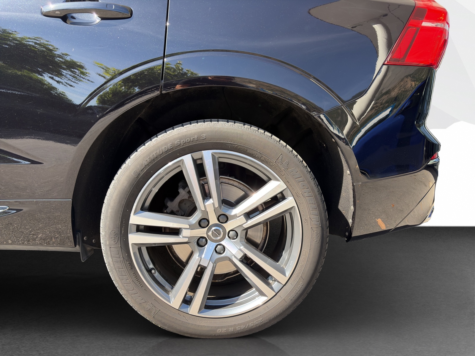 VOLVO XC60 2.0 B4 MH Inscription AWD-image-22