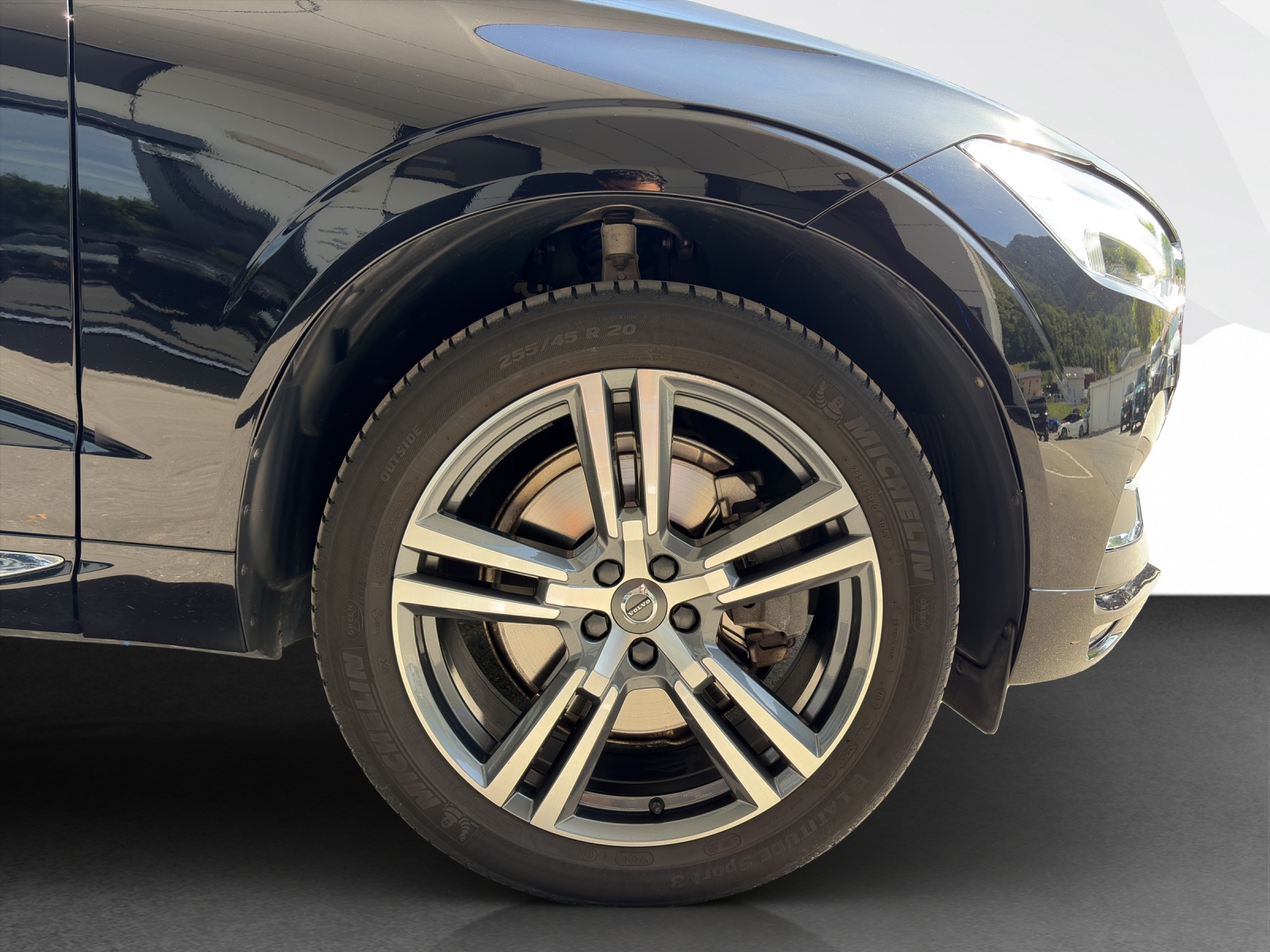 VOLVO XC60 2.0 B4 MH Inscription AWD-image-24