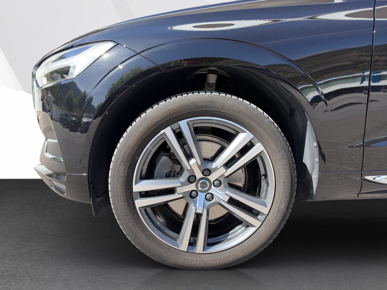 VOLVO XC60 2.0 B4 MH Inscription AWD-image-21