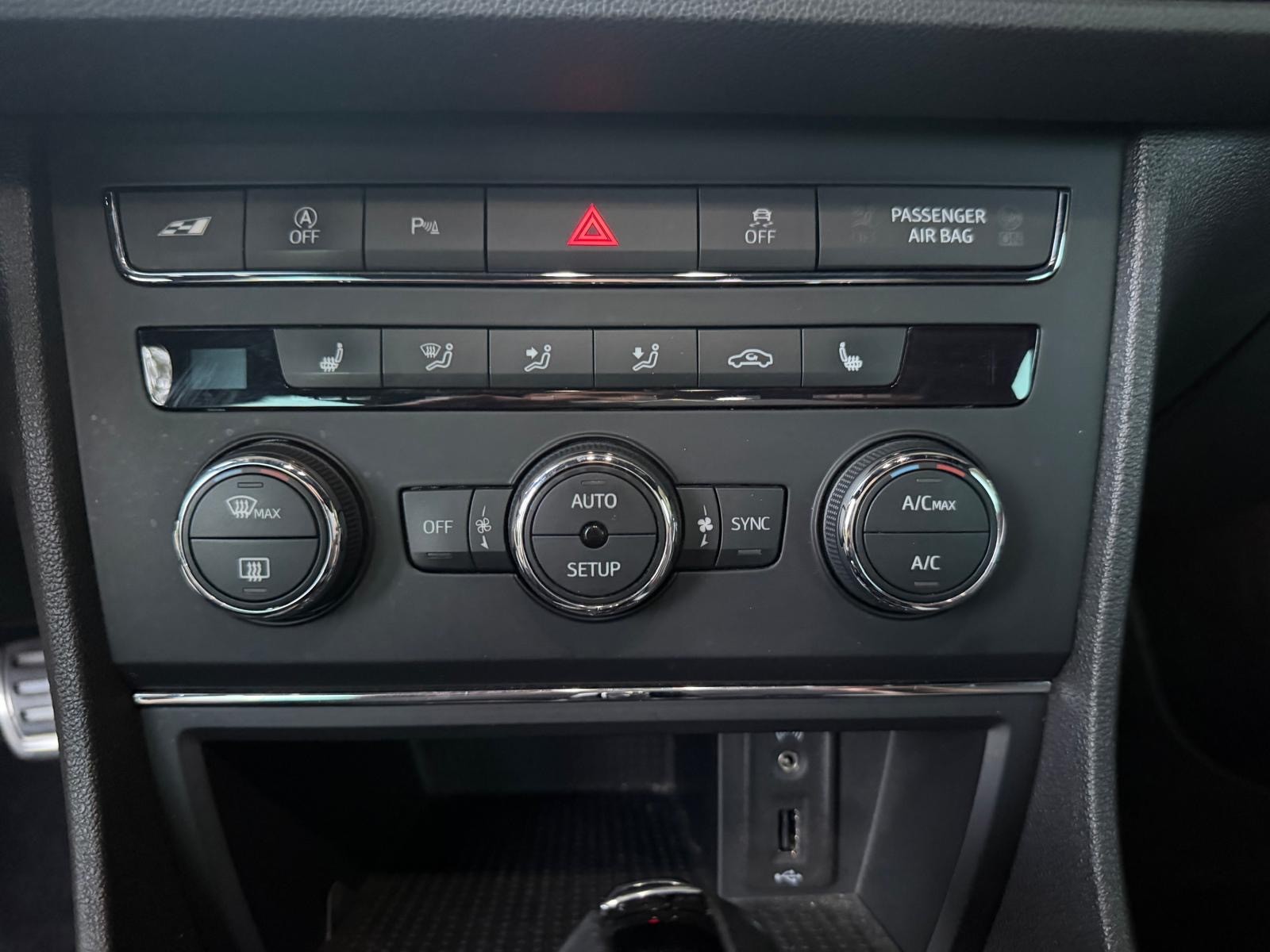 SEAT Leon 2.0 TSI Cupra 290 DSG-image-11