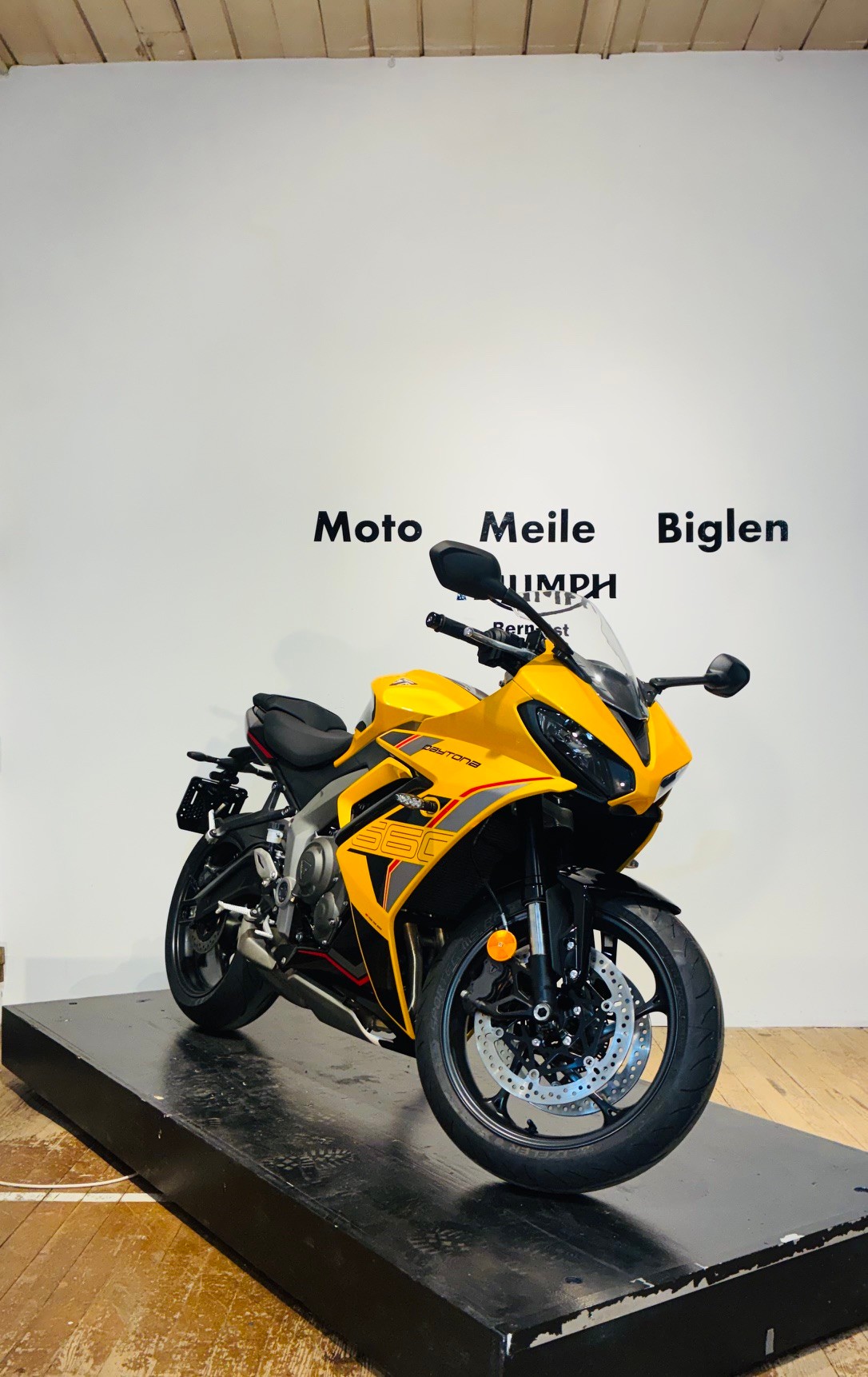 TRIUMPH Daytona 660-showroom-element-2