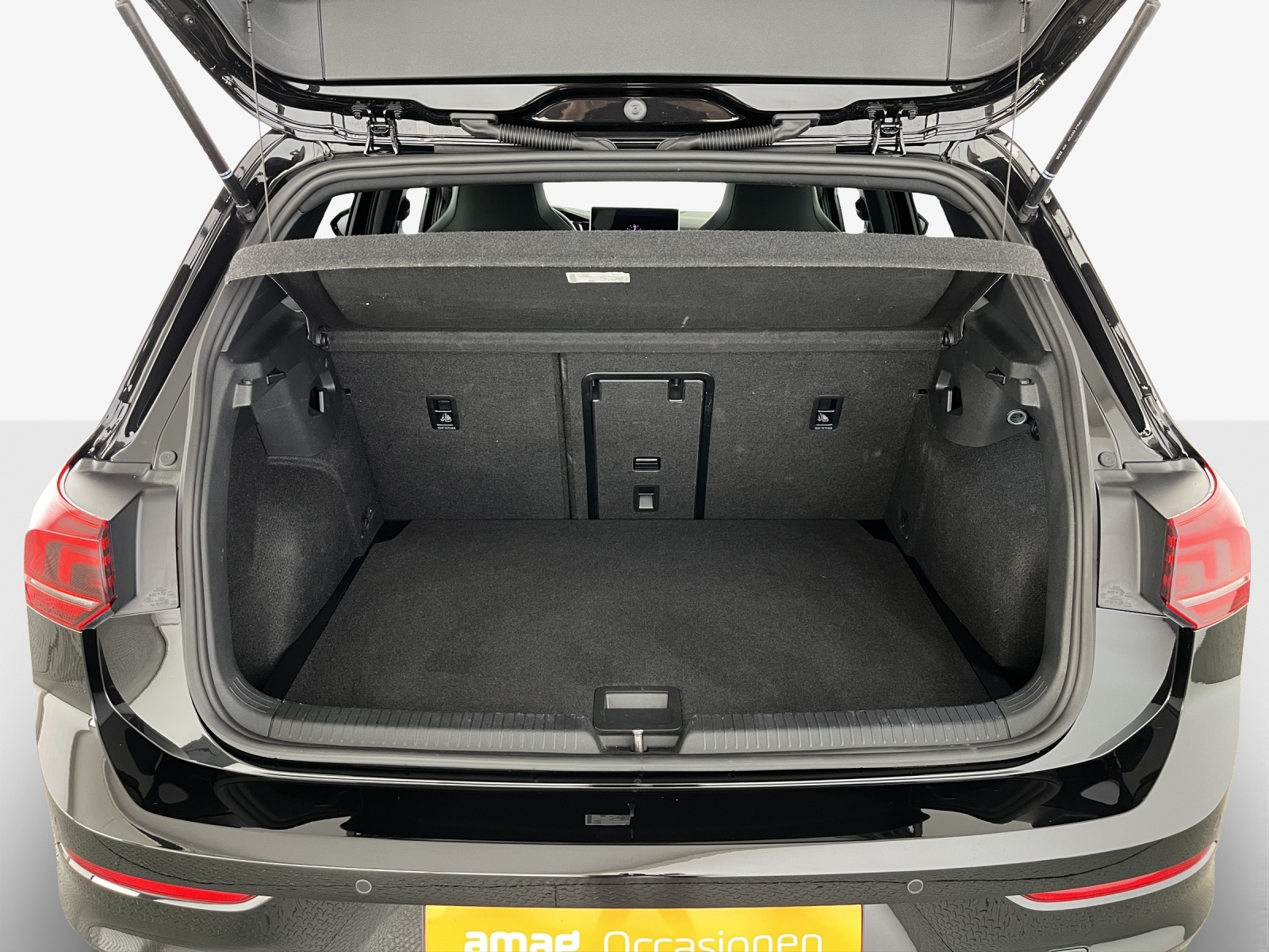 VW Golf 1.5 e TSI mHEV R-Line DSG-image-12