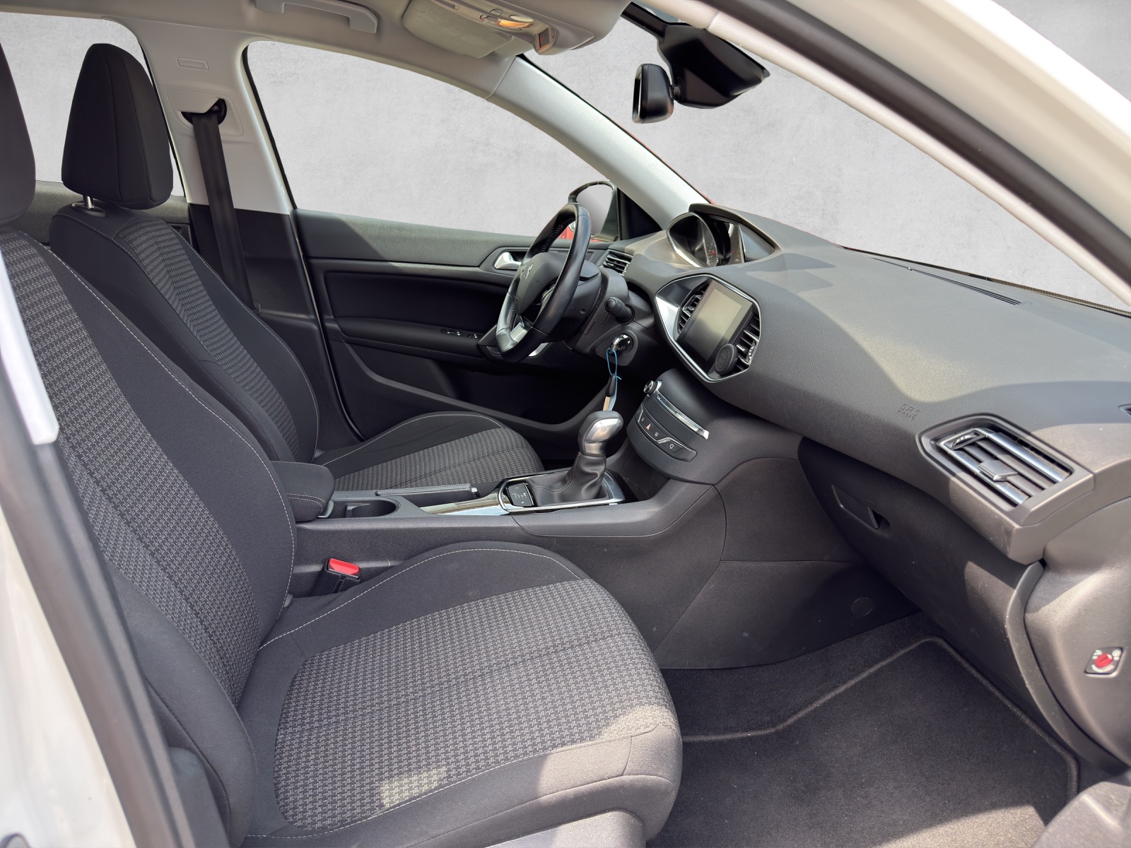 PEUGEOT 1.6 BlueHDI Active Automatic-image-14
