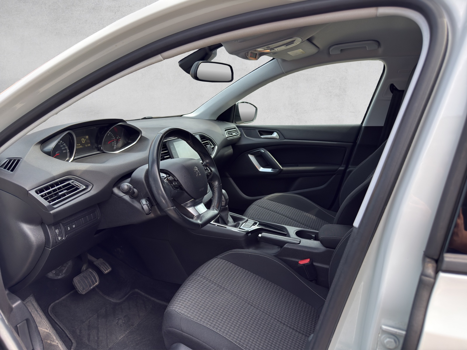 PEUGEOT 1.6 BlueHDI Active Automatic-image-8