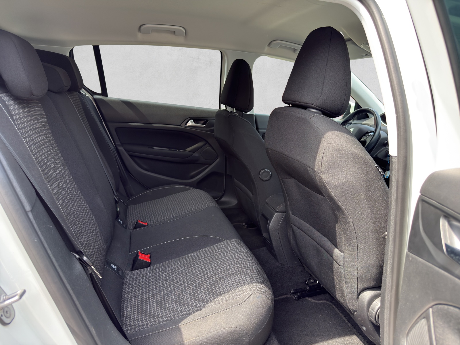 PEUGEOT 1.6 BlueHDI Active Automatic-image-15