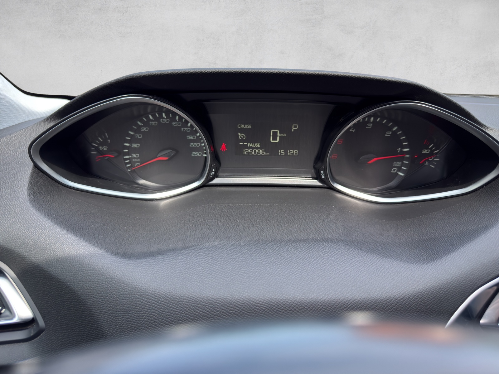 PEUGEOT 1.6 BlueHDI Active Automatic-image-11