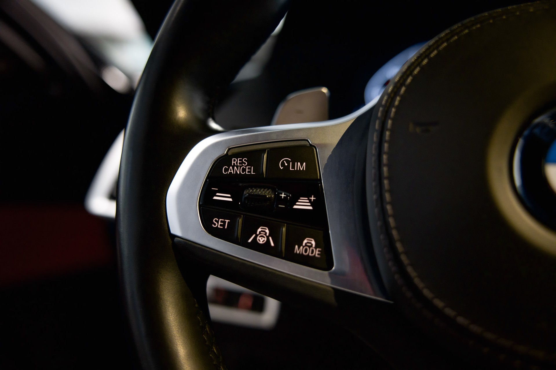 BMW X6 M50d *CH-Fahrzeug mit Gratisservice*-image-27