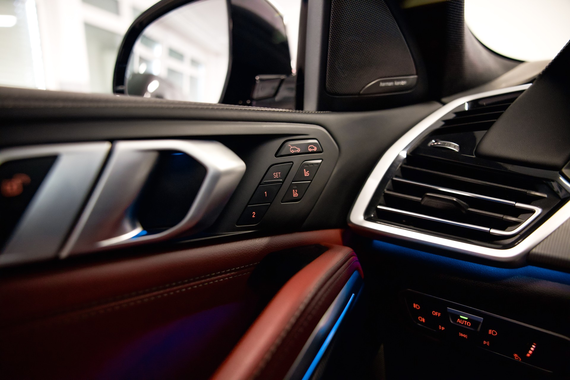 BMW X6 M50d *CH-Fahrzeug mit Gratisservice*-image-30