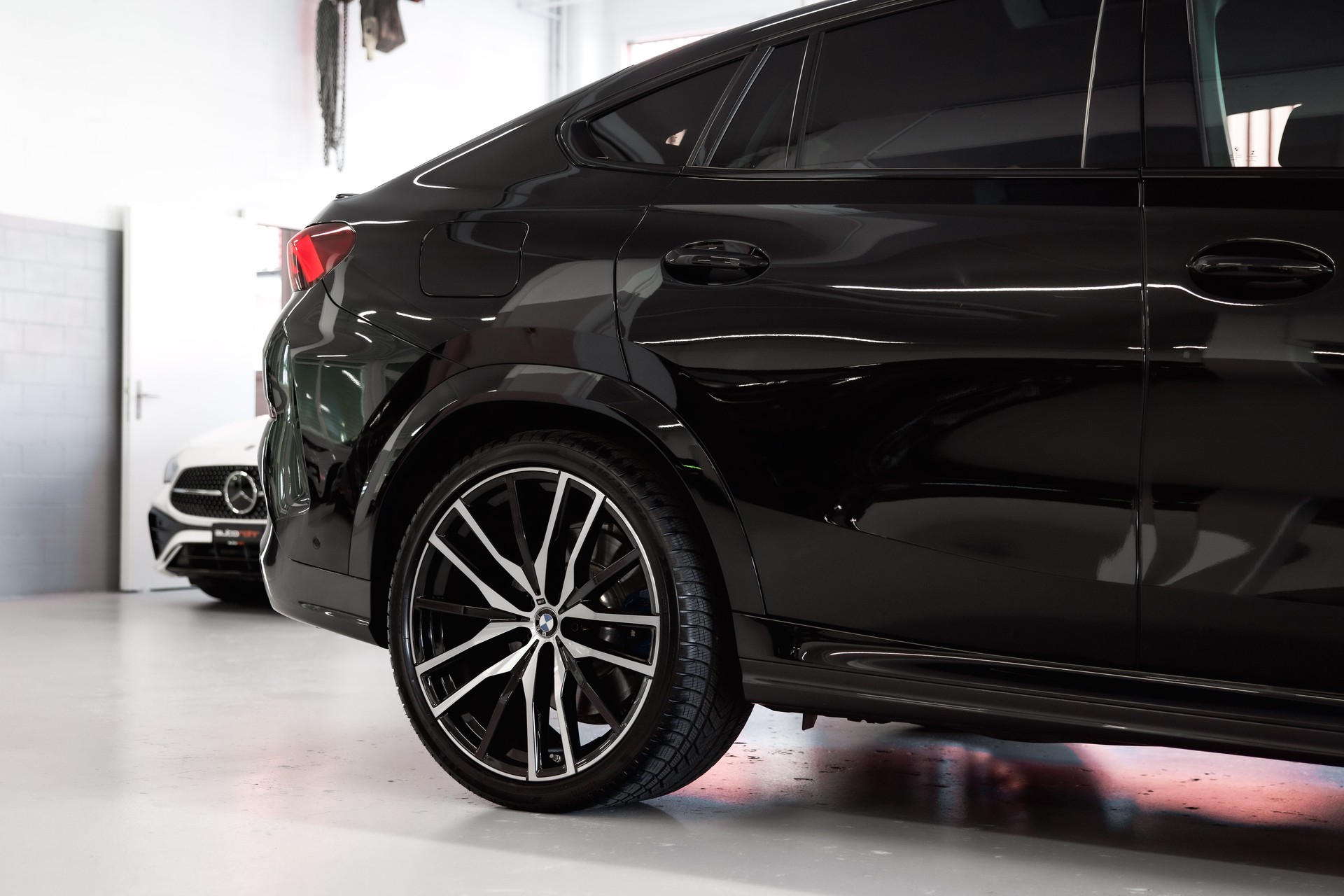 BMW X6 M50d *CH-Fahrzeug mit Gratisservice*-image-12