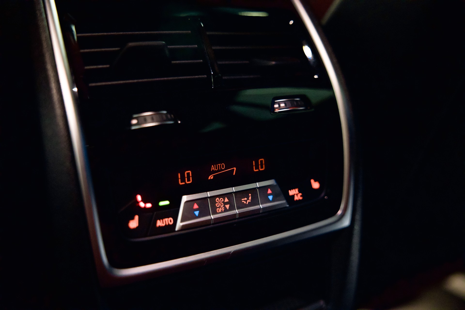BMW X6 M50d *CH-Fahrzeug mit Gratisservice*-image-24