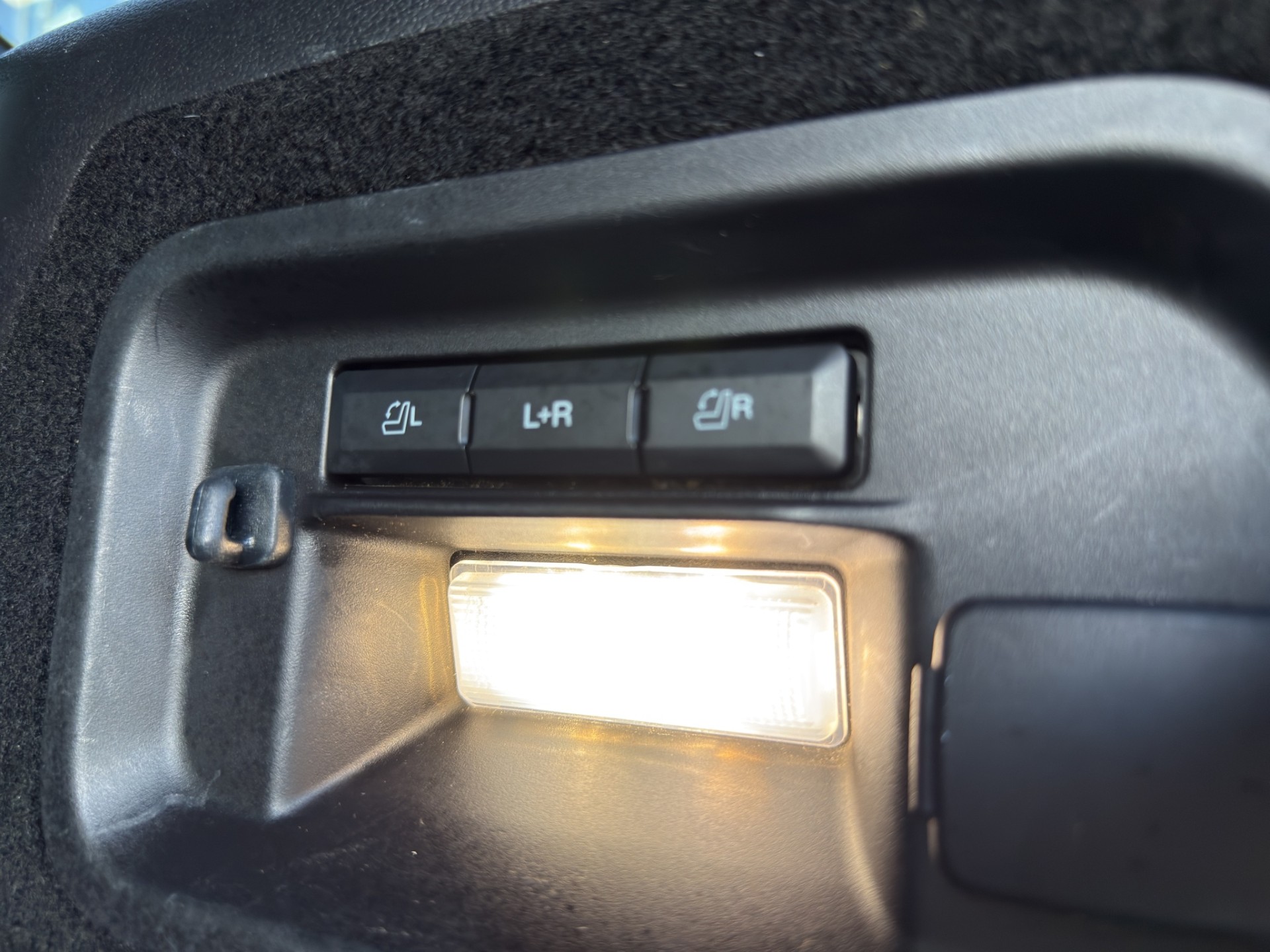 FORD Explorer 3.0 V6 Plug-in Hybrid ST-Line-image-16
