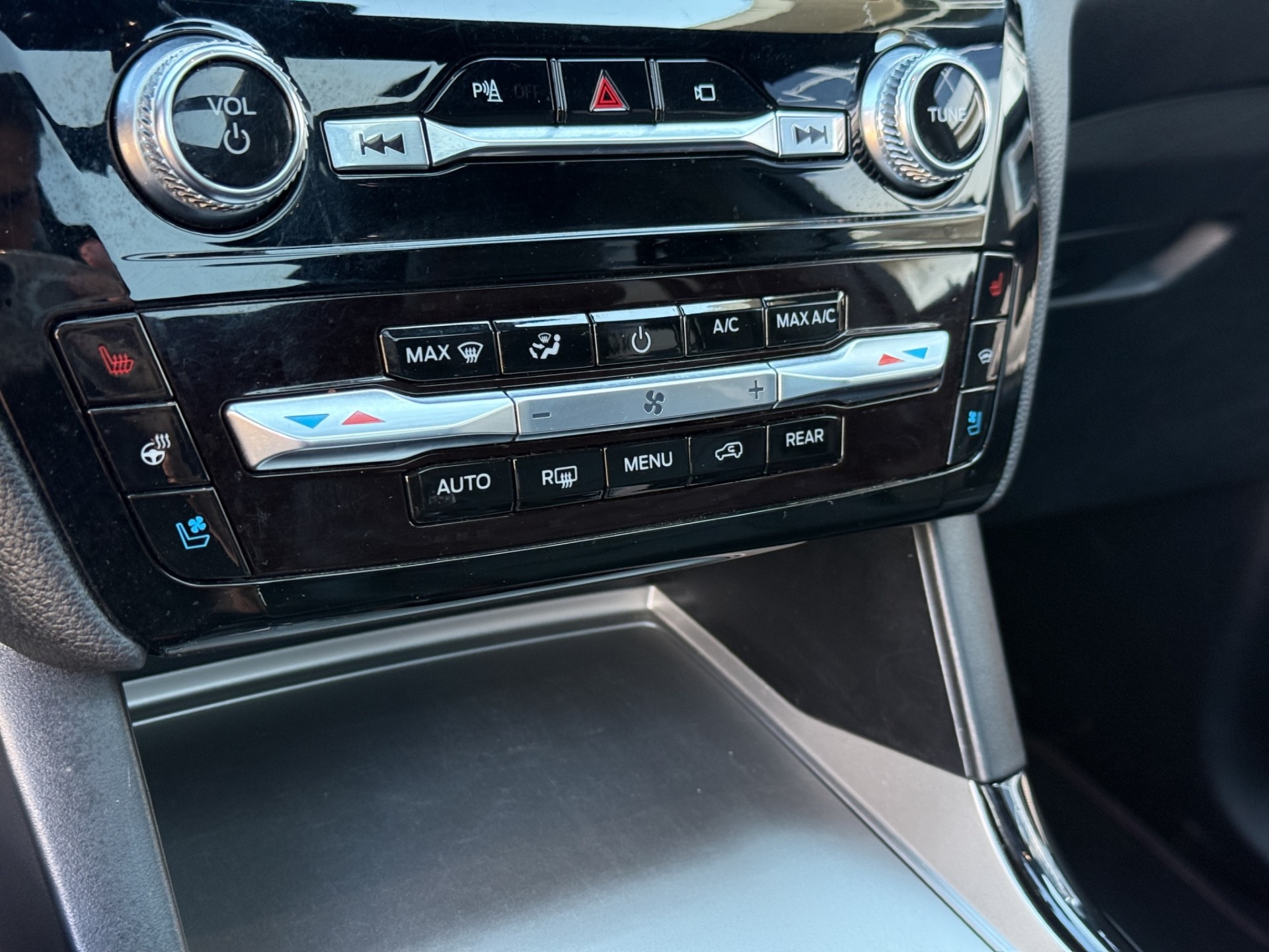 FORD Explorer 3.0 V6 Plug-in Hybrid ST-Line-image-11