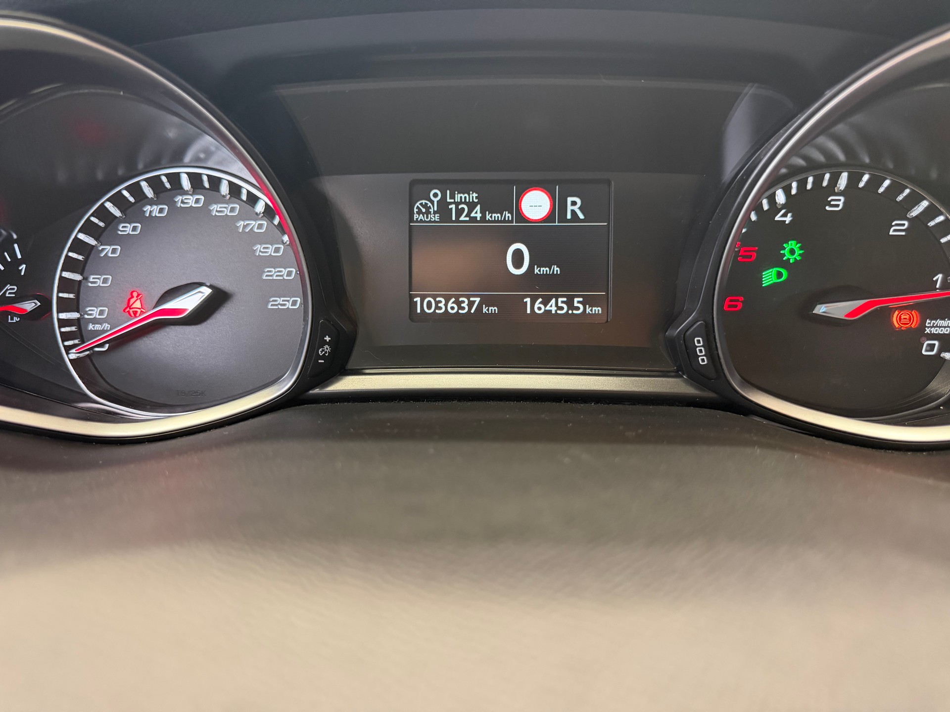 PEUGEOT 308 1.5 BlueHDI GT Line EAT8-image-15