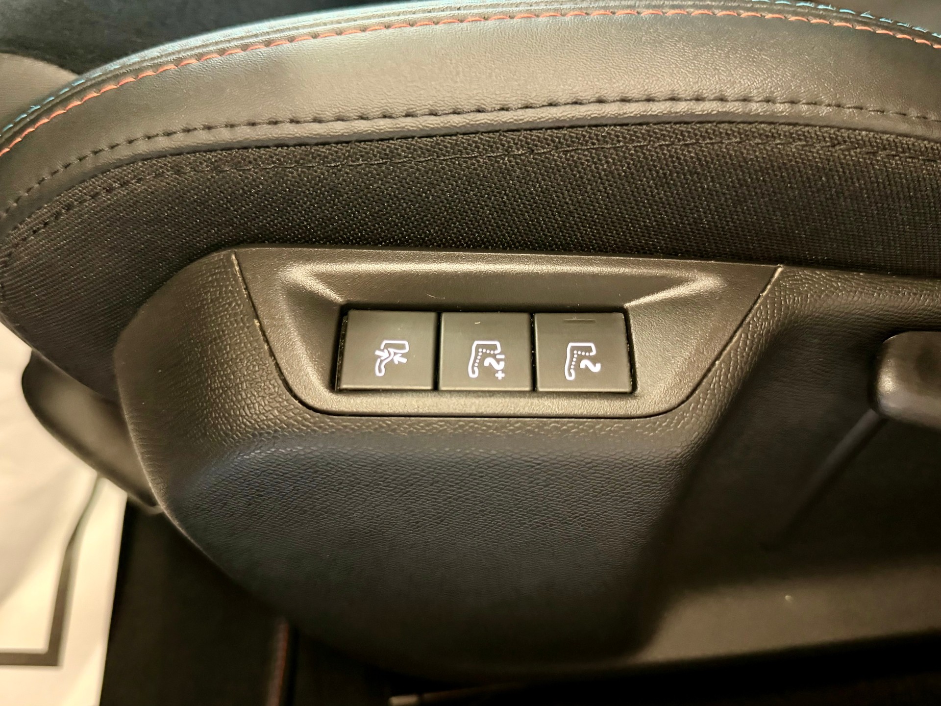 PEUGEOT 308 1.5 BlueHDI GT Line EAT8-image-11
