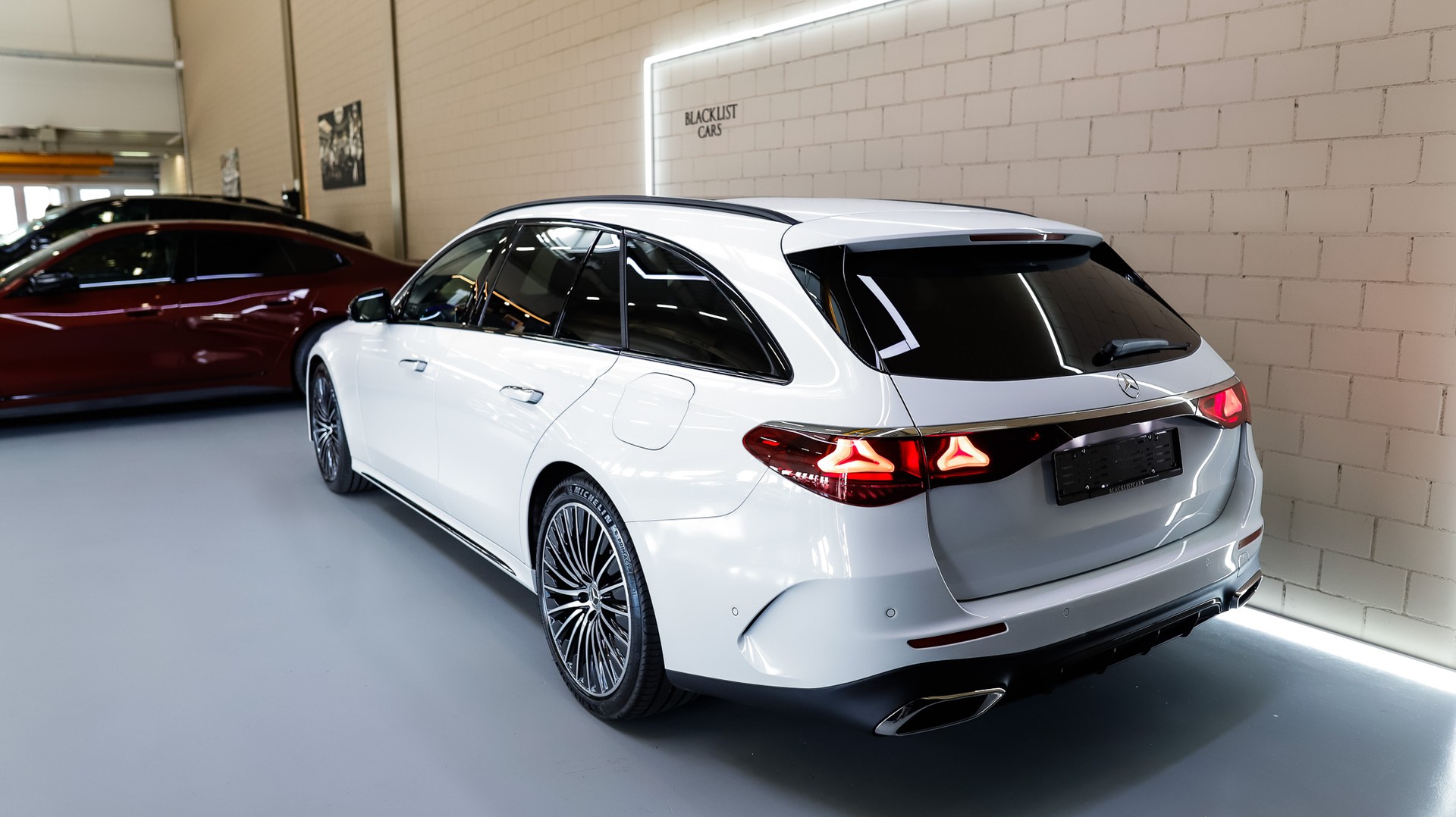 MERCEDES-BENZ E 300 de T 4Matic EQ Hybrid 9G-Tronic-image-5