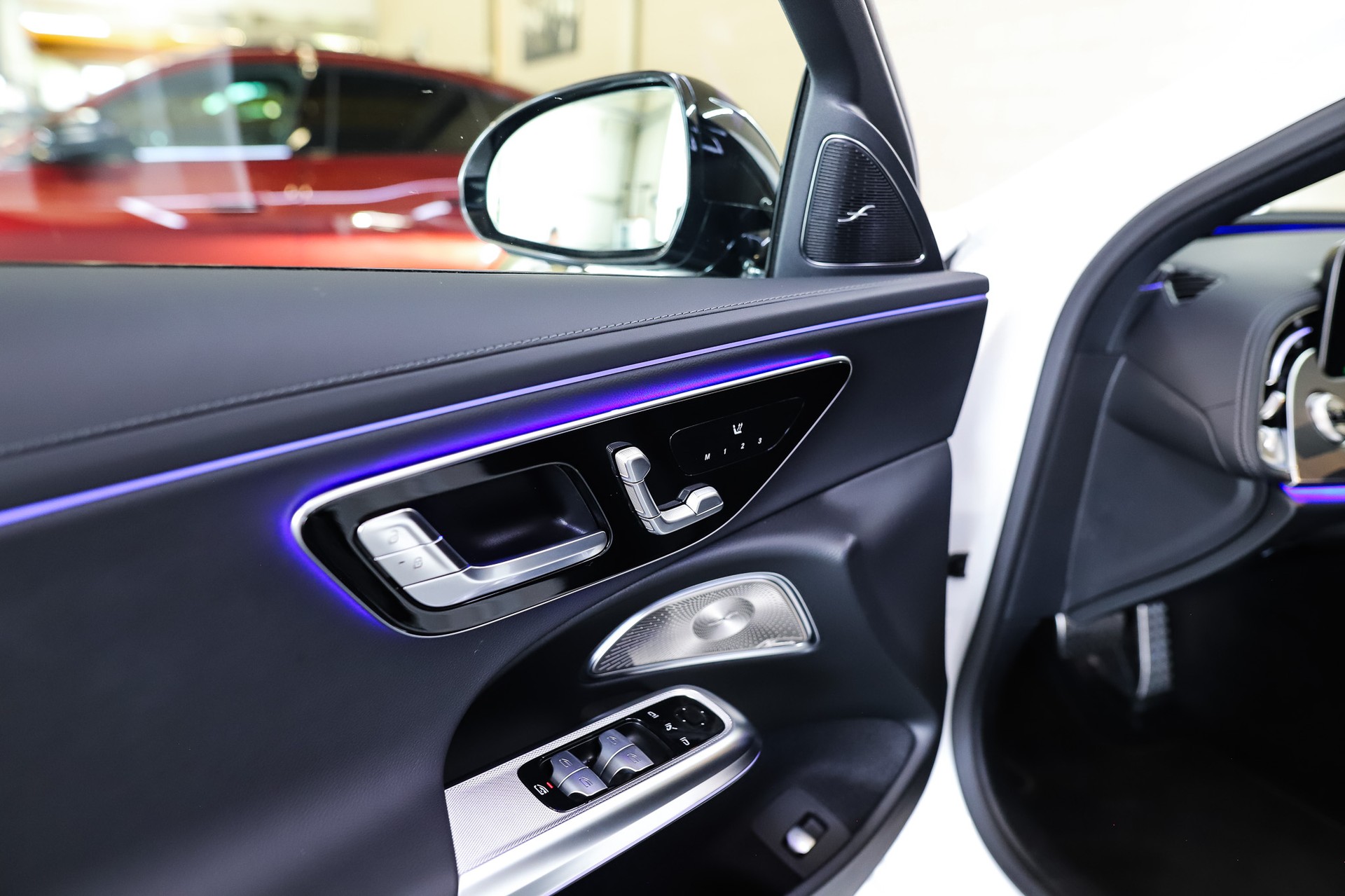 MERCEDES-BENZ E 300 de T 4Matic EQ Hybrid 9G-Tronic-image-8