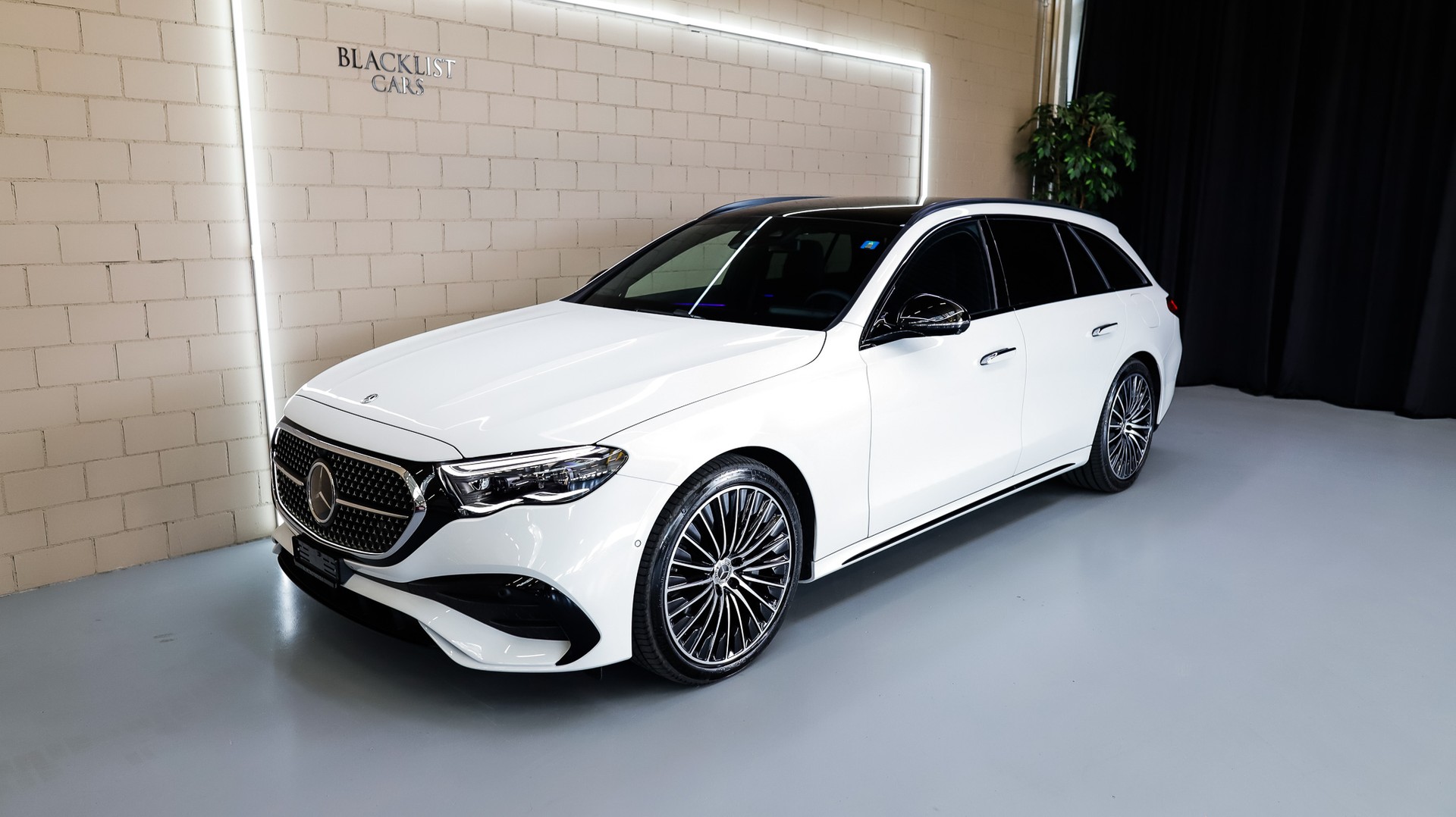 MERCEDES-BENZ E 300 de T 4Matic EQ Hybrid 9G-Tronic-image-0