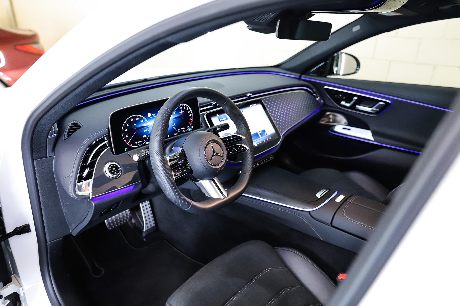 MERCEDES-BENZ E 300 de T 4Matic EQ Hybrid 9G-Tronic-image-7