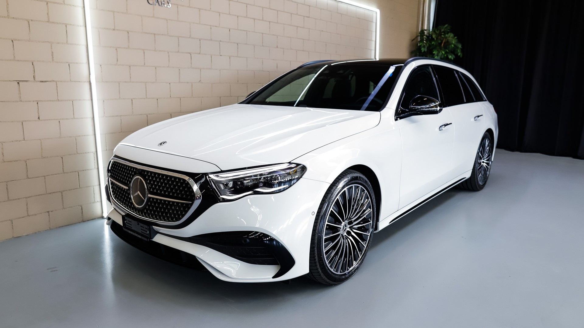 MERCEDES-BENZ E 300 de T 4Matic EQ Hybrid 9G-Tronic-image-1