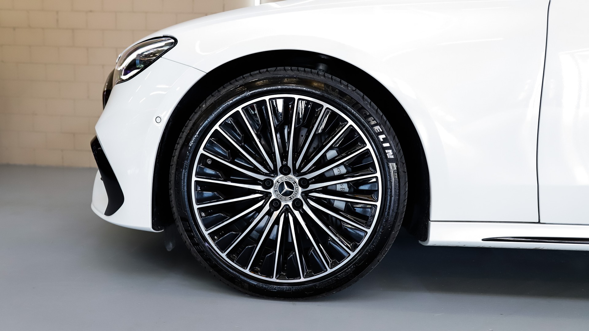 MERCEDES-BENZ E 300 de T 4Matic EQ Hybrid 9G-Tronic-image-3