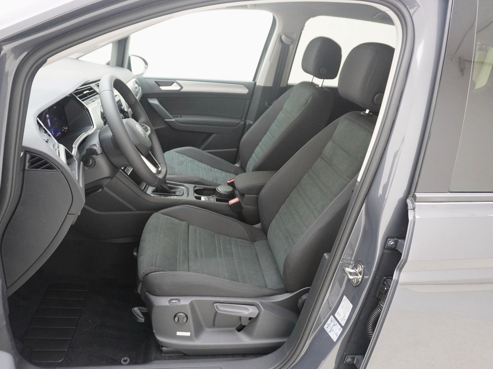 VW Touran 1.5 TSI R-Line DSG-image-12