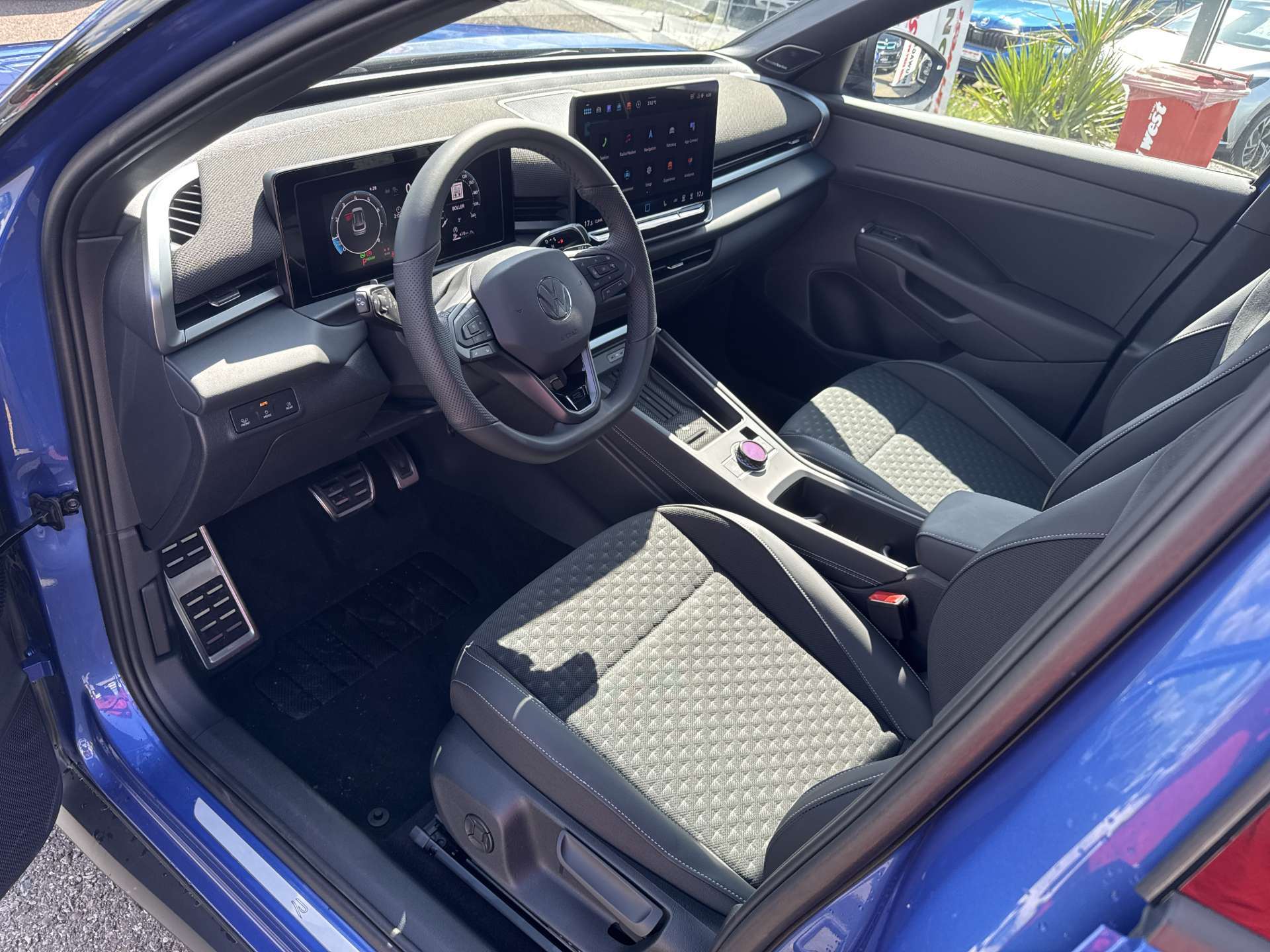 VW T-Roc 1.5 eTSi mHEV R-Line DSG-Automat-image-5