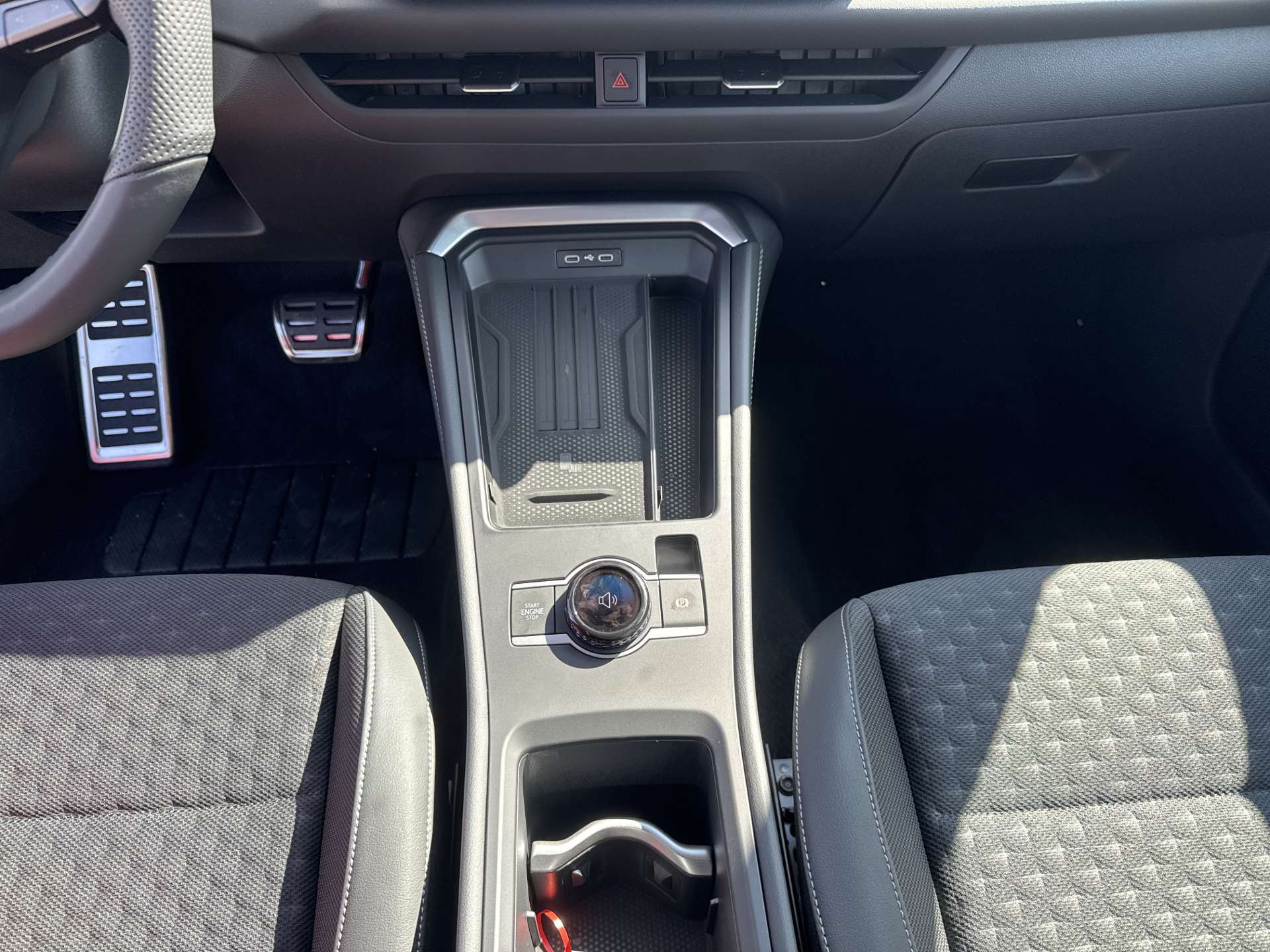 VW T-Roc 1.5 eTSi mHEV R-Line DSG-Automat-image-11
