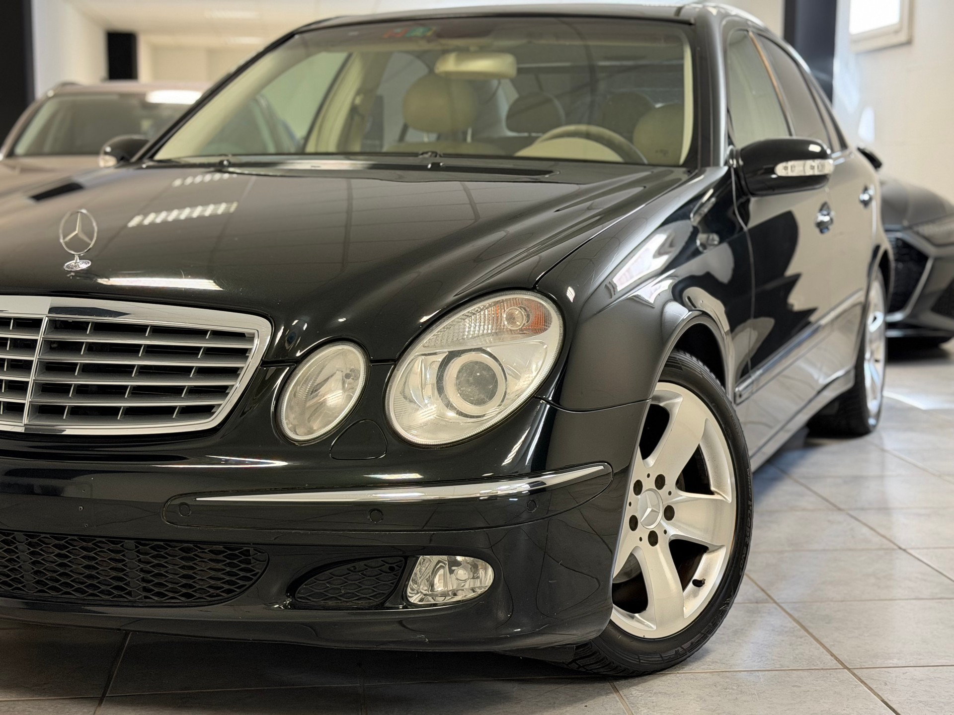 MERCEDES-BENZ E 320 CDI Elégance Automatic-image-2