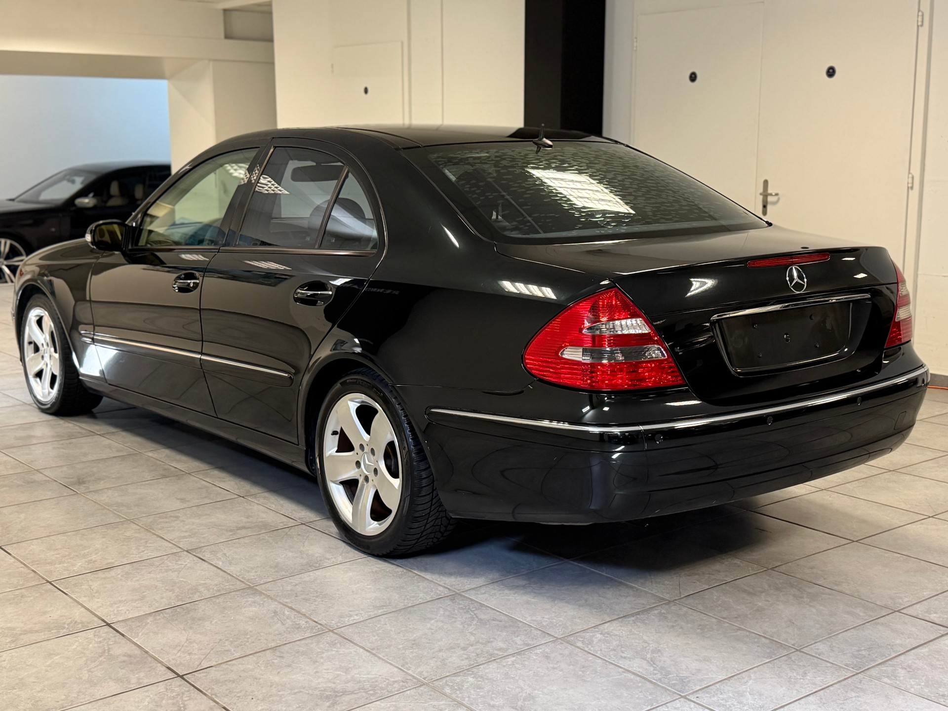 MERCEDES-BENZ E 320 CDI Elégance Automatic-image-10
