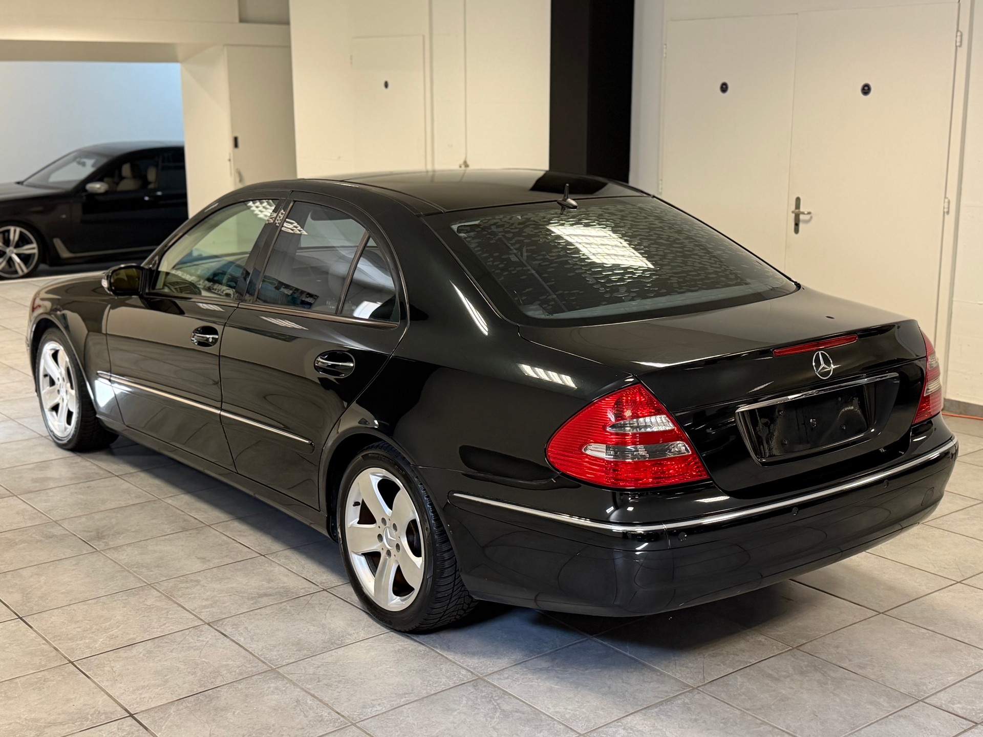 MERCEDES-BENZ E 320 CDI Elégance Automatic-image-11