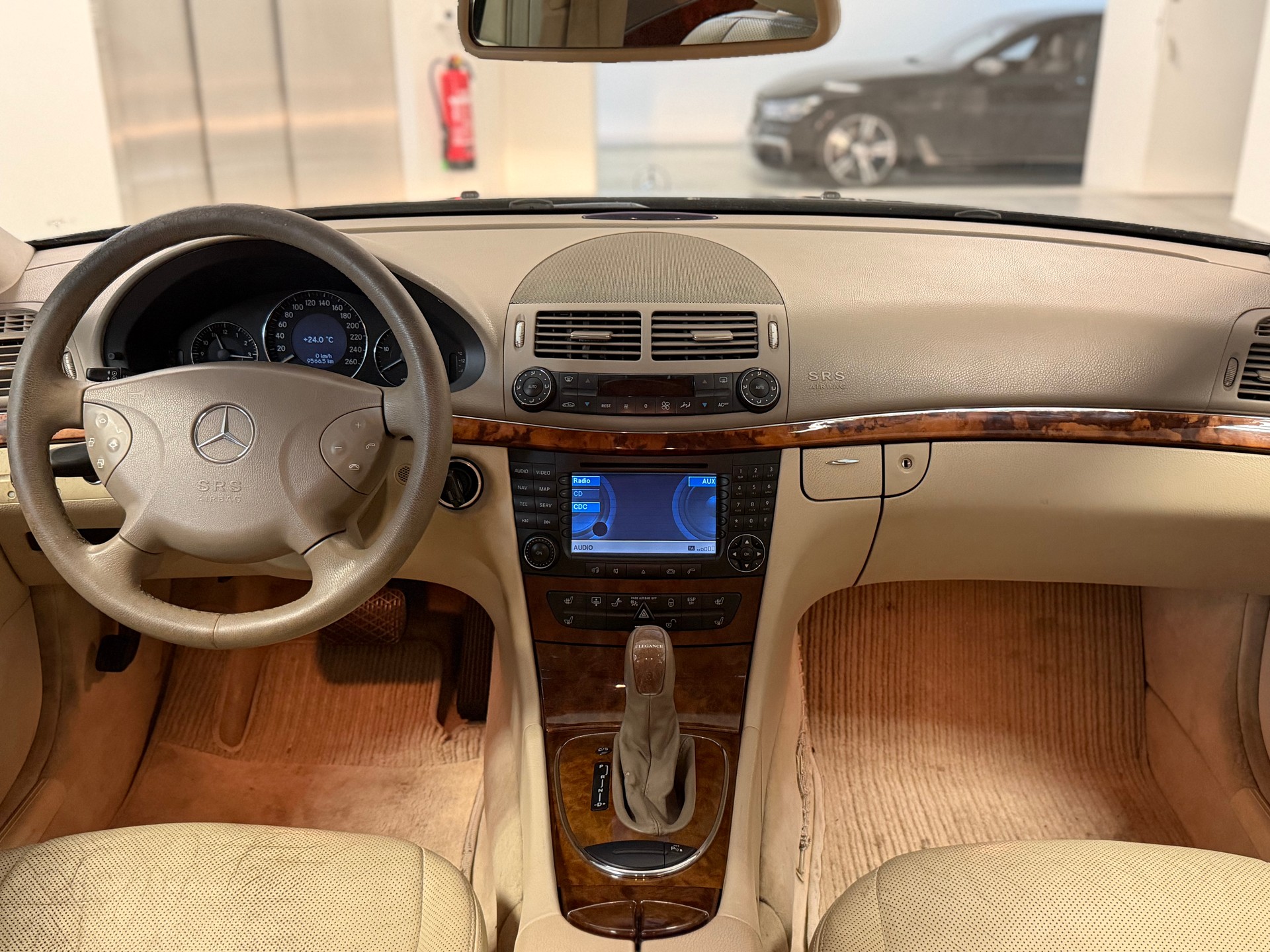 MERCEDES-BENZ E 320 CDI Elégance Automatic-image-18