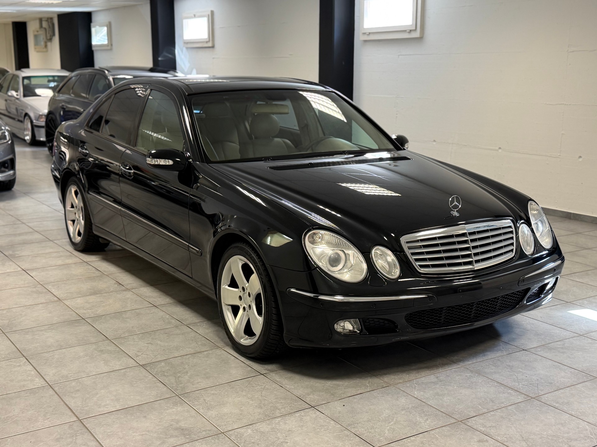 MERCEDES-BENZ E 320 CDI Elégance Automatic-image-6