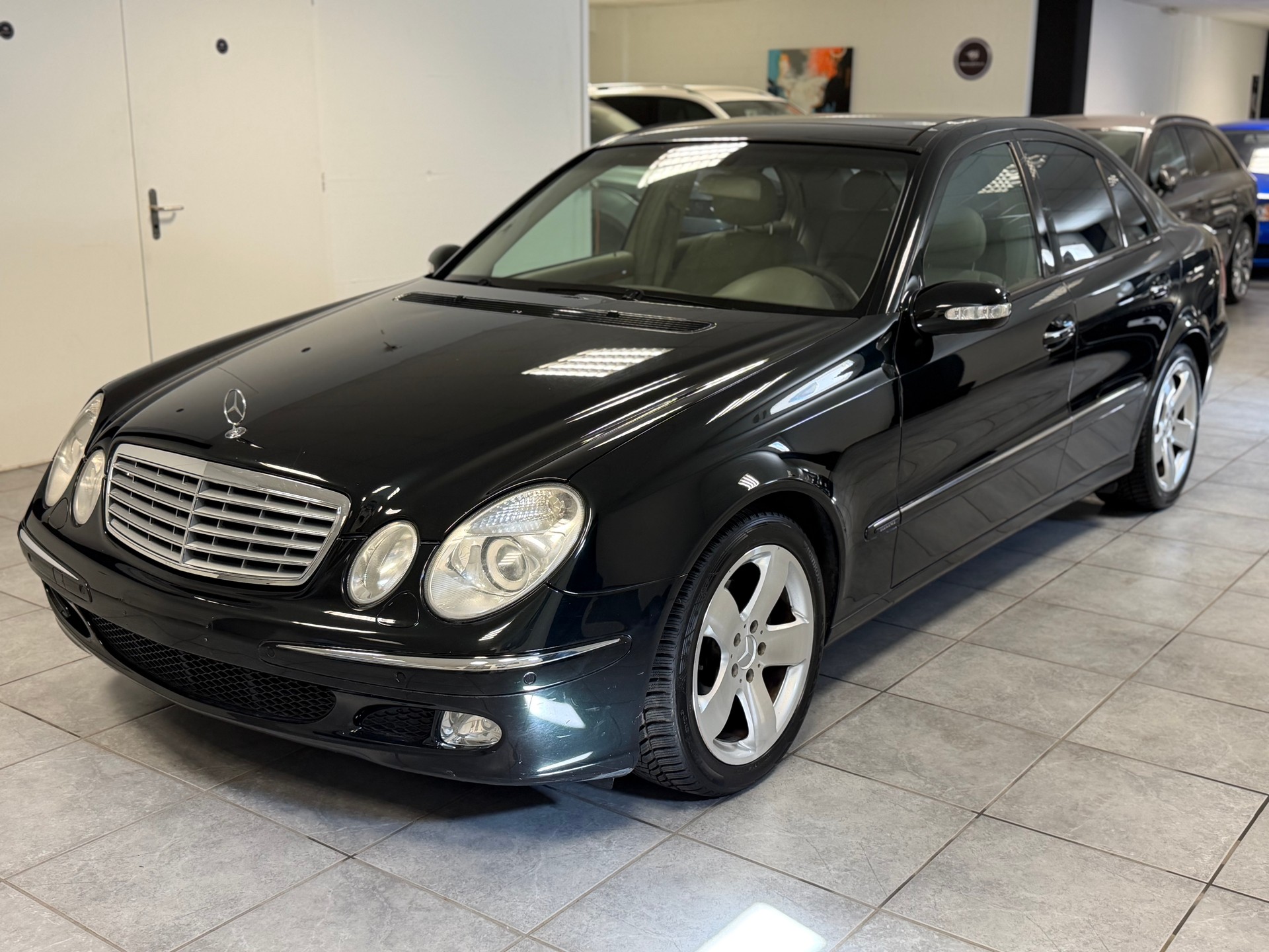 MERCEDES-BENZ E 320 CDI Elégance Automatic-image-8