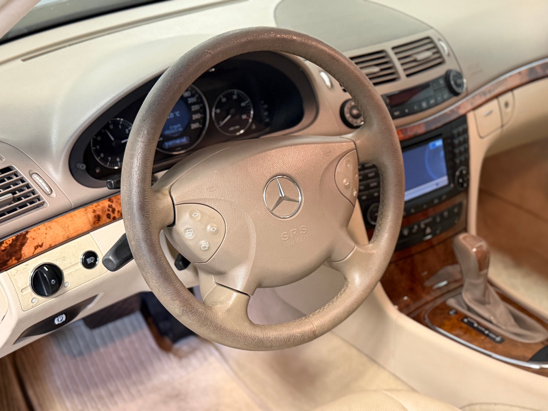 MERCEDES-BENZ E 320 CDI Elégance Automatic-image-16
