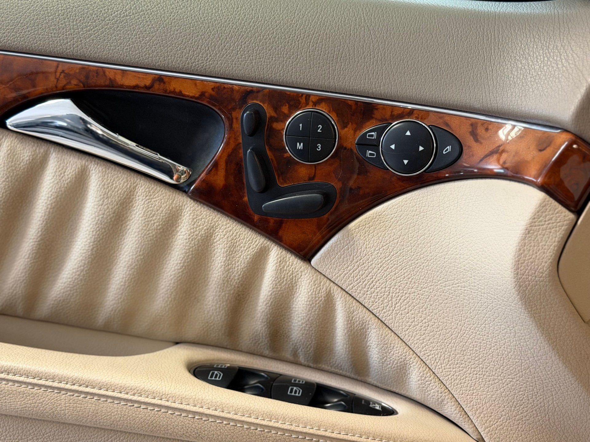 MERCEDES-BENZ E 320 CDI Elégance Automatic-image-26