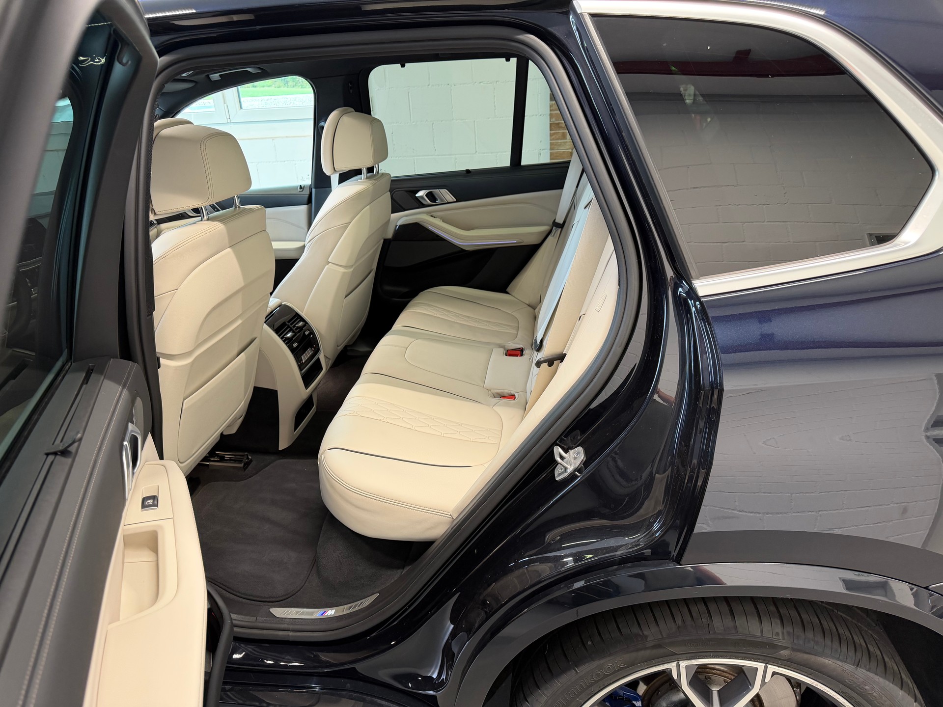 BMW X5 xDrive M50i Steptronic-image-7