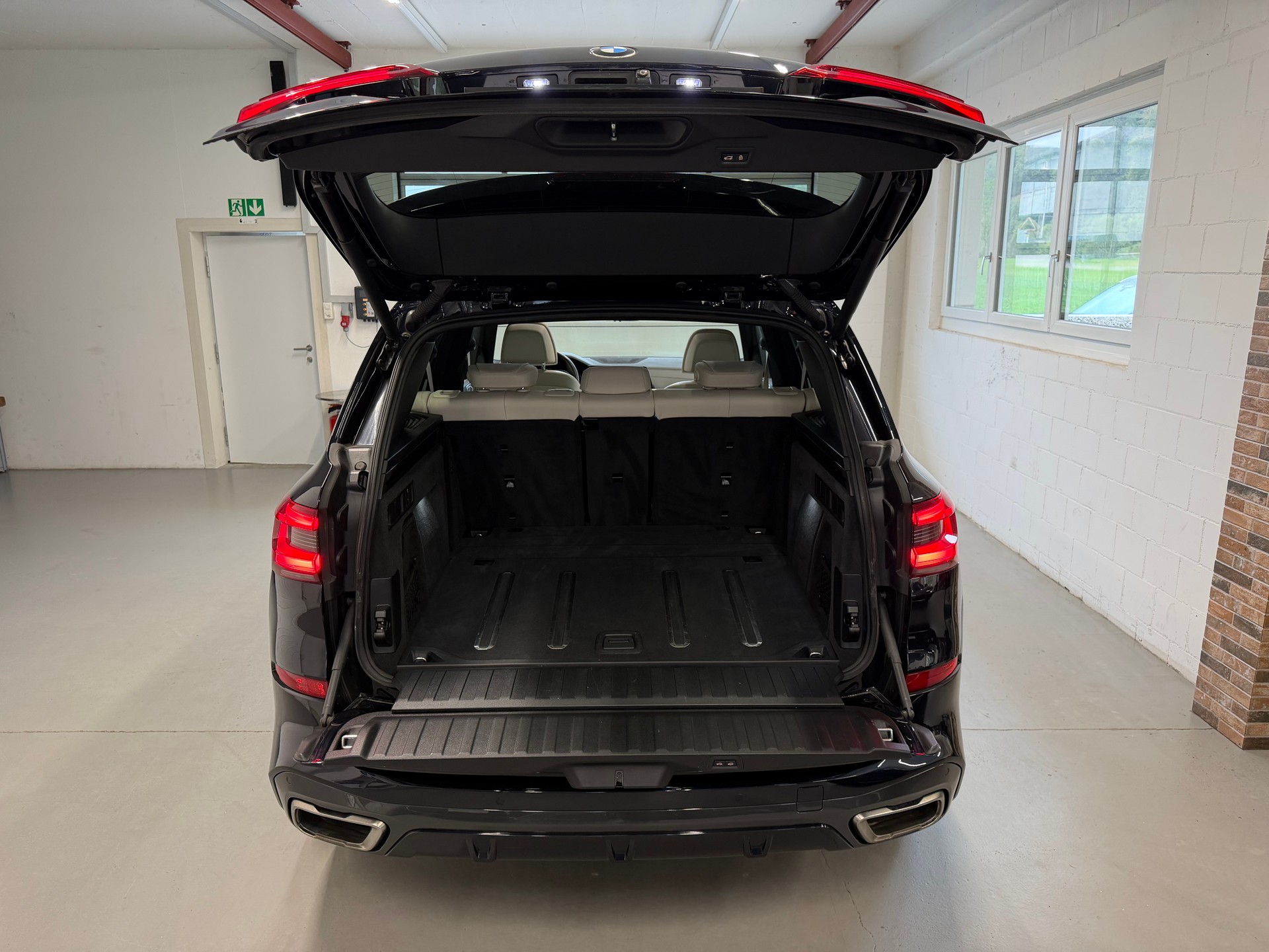 BMW X5 xDrive M50i Steptronic-image-6