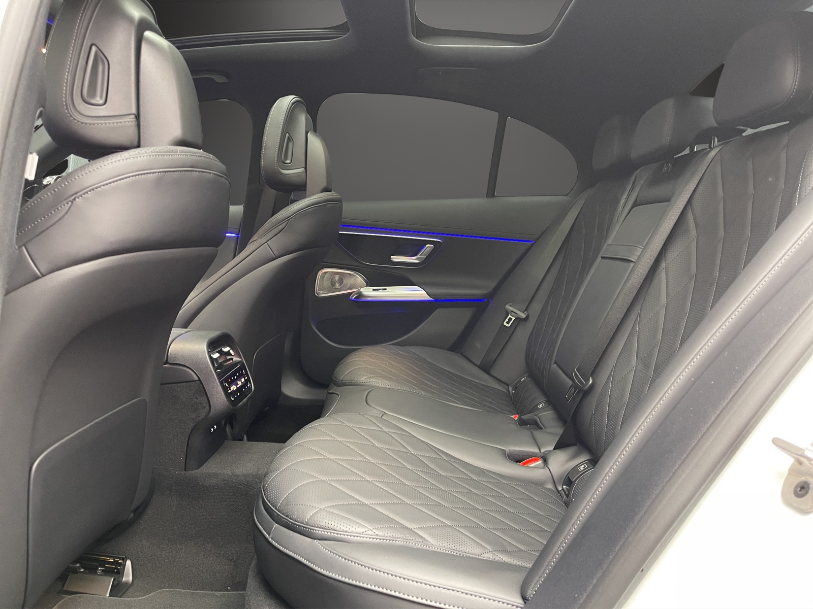 MERCEDES-BENZ E 220 d 4MATIC Limousine-image-7