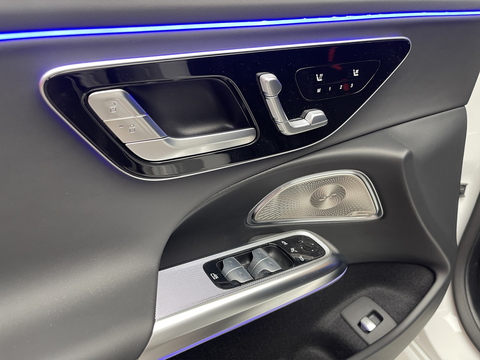 MERCEDES-BENZ E 220 d 4MATIC Limousine-image-9