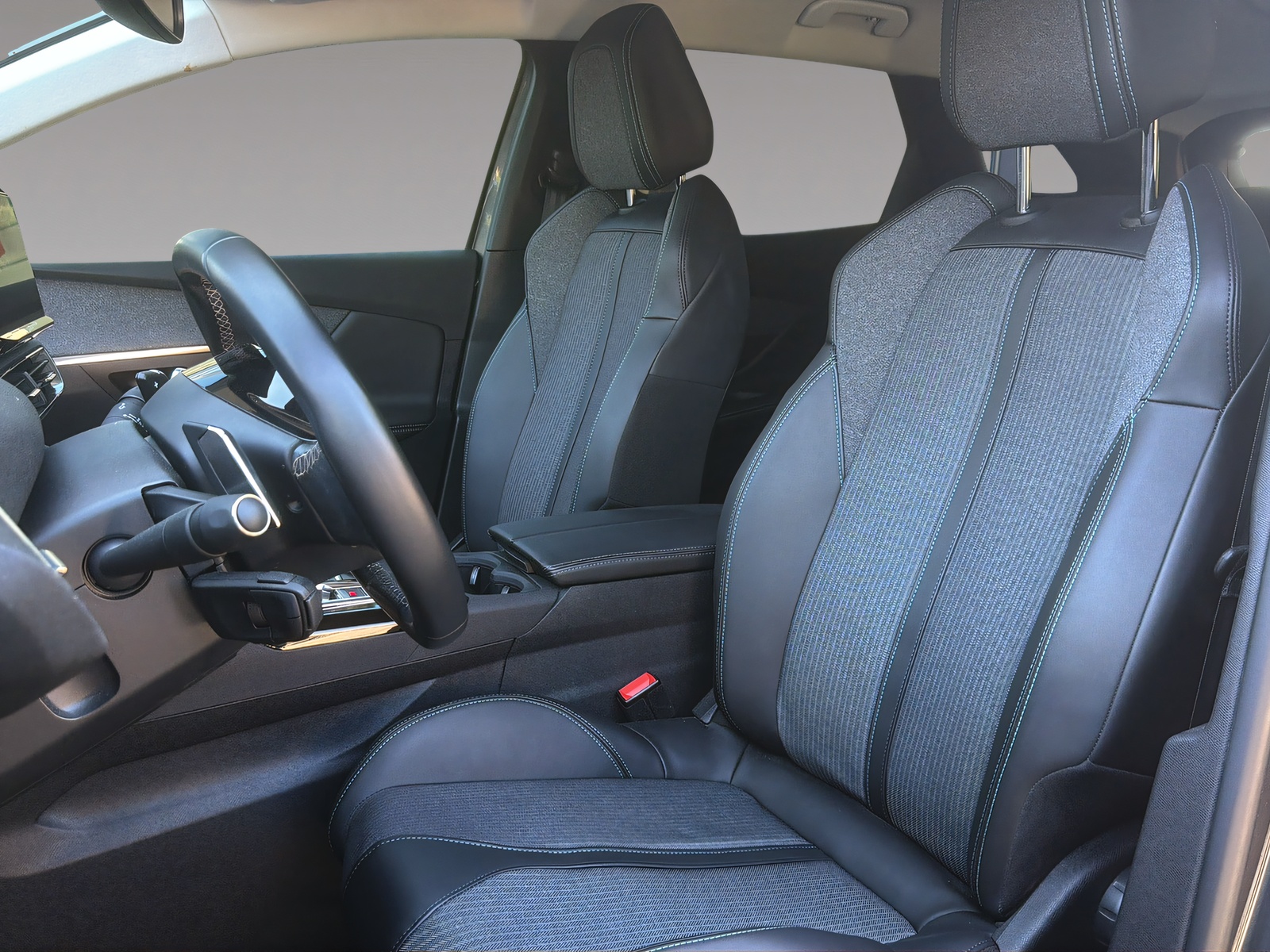 PEUGEOT 3008 1.2 PureTech Allure Pack-image-5