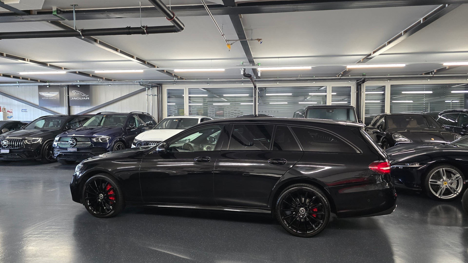 MERCEDES-BENZ E 220 d AMG Line 4Matic 9G-Tronic-image-9
