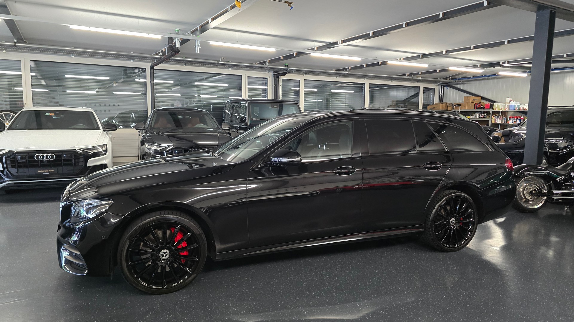 MERCEDES-BENZ E 220 d AMG Line 4Matic 9G-Tronic-image-11