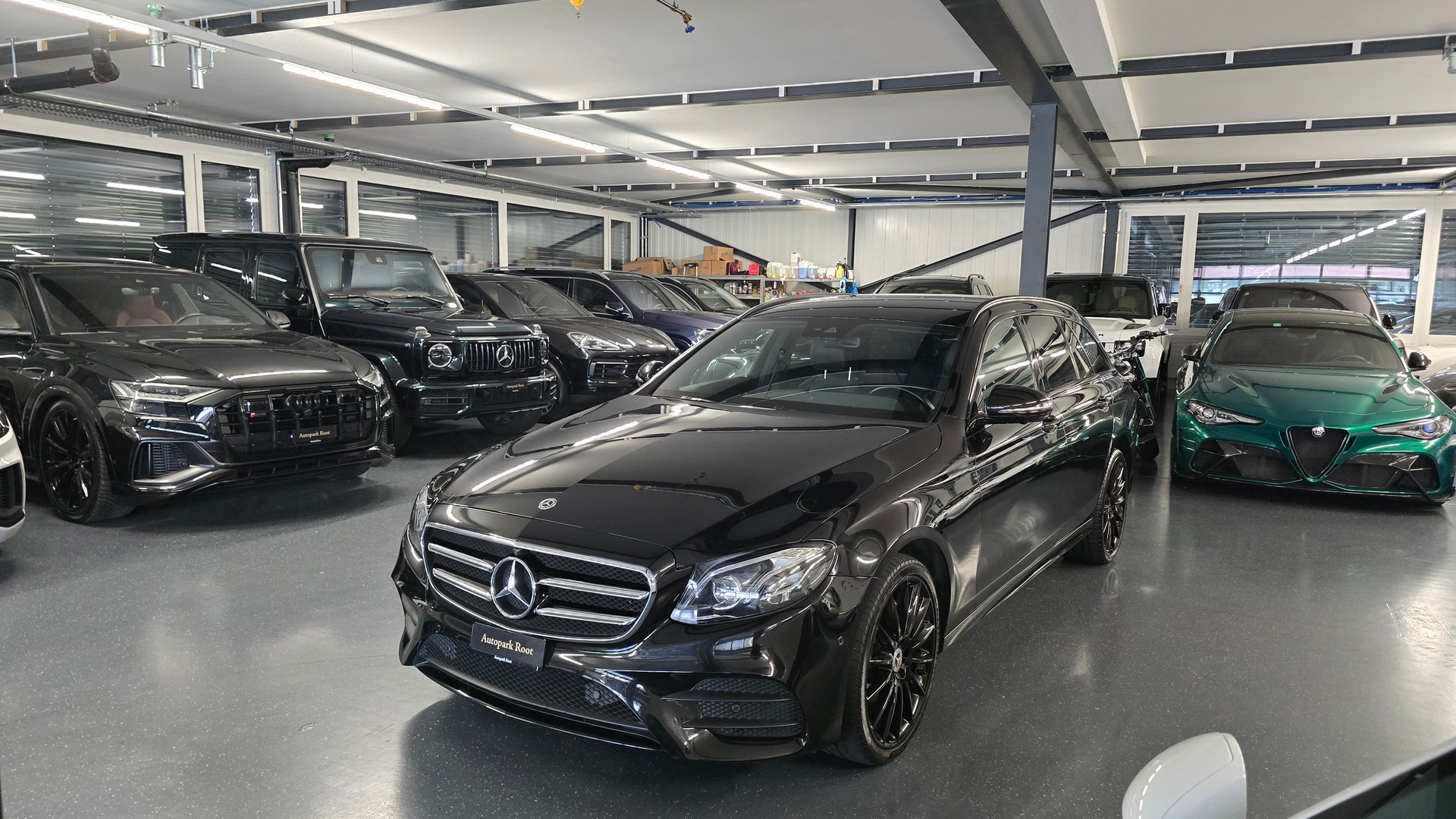 MERCEDES-BENZ E 220 d AMG Line 4Matic 9G-Tronic-image-12