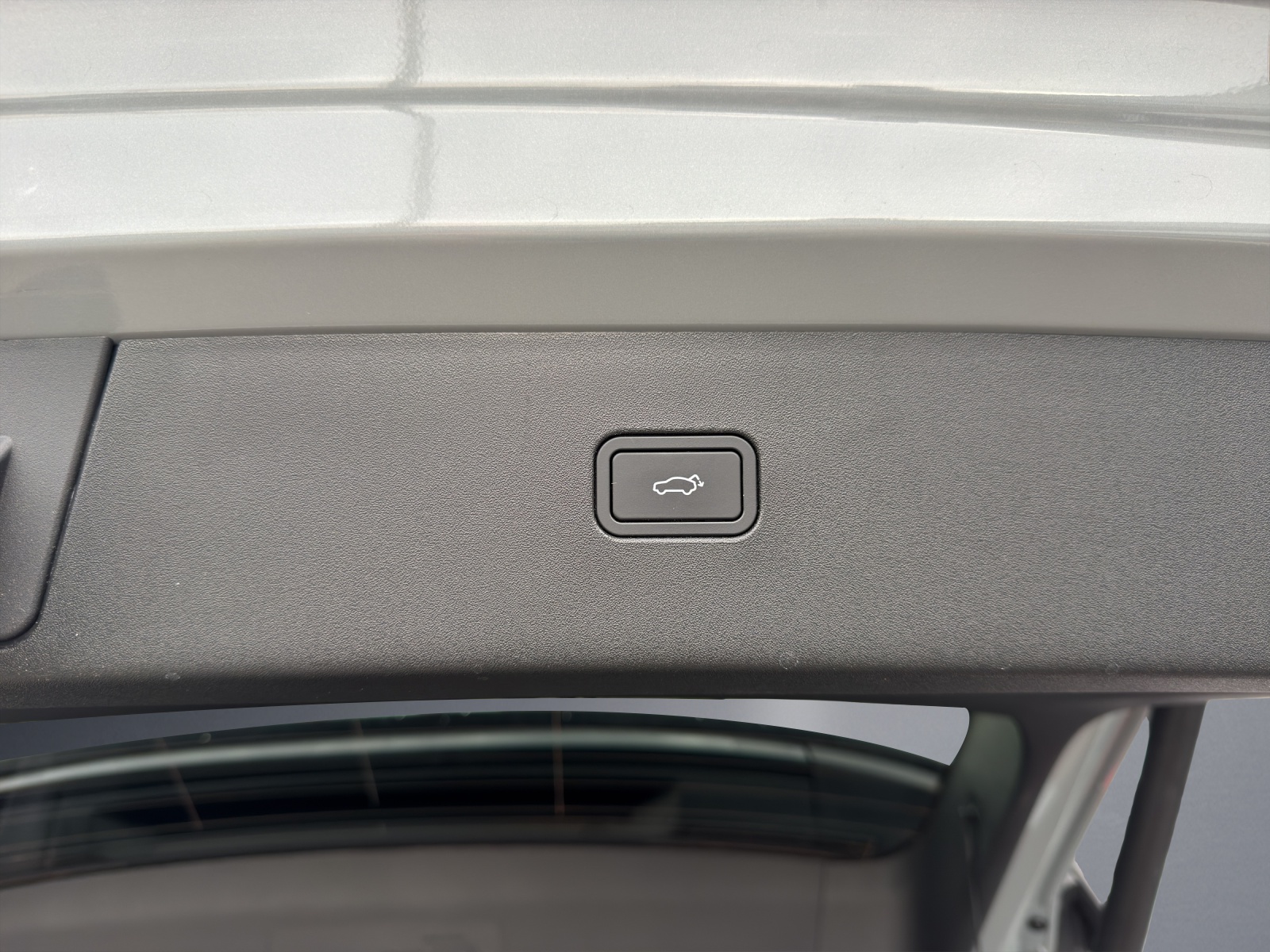 VOLVO EX30 E60 69kWh Single Motor Extended Range Ultra-image-11