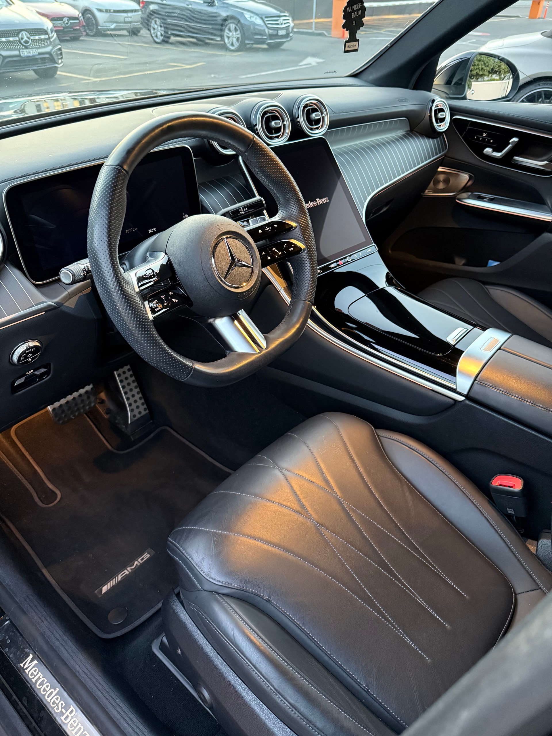 MERCEDES-BENZ GLC 300 AMG Line 4matic AMG Line Premium-image-2