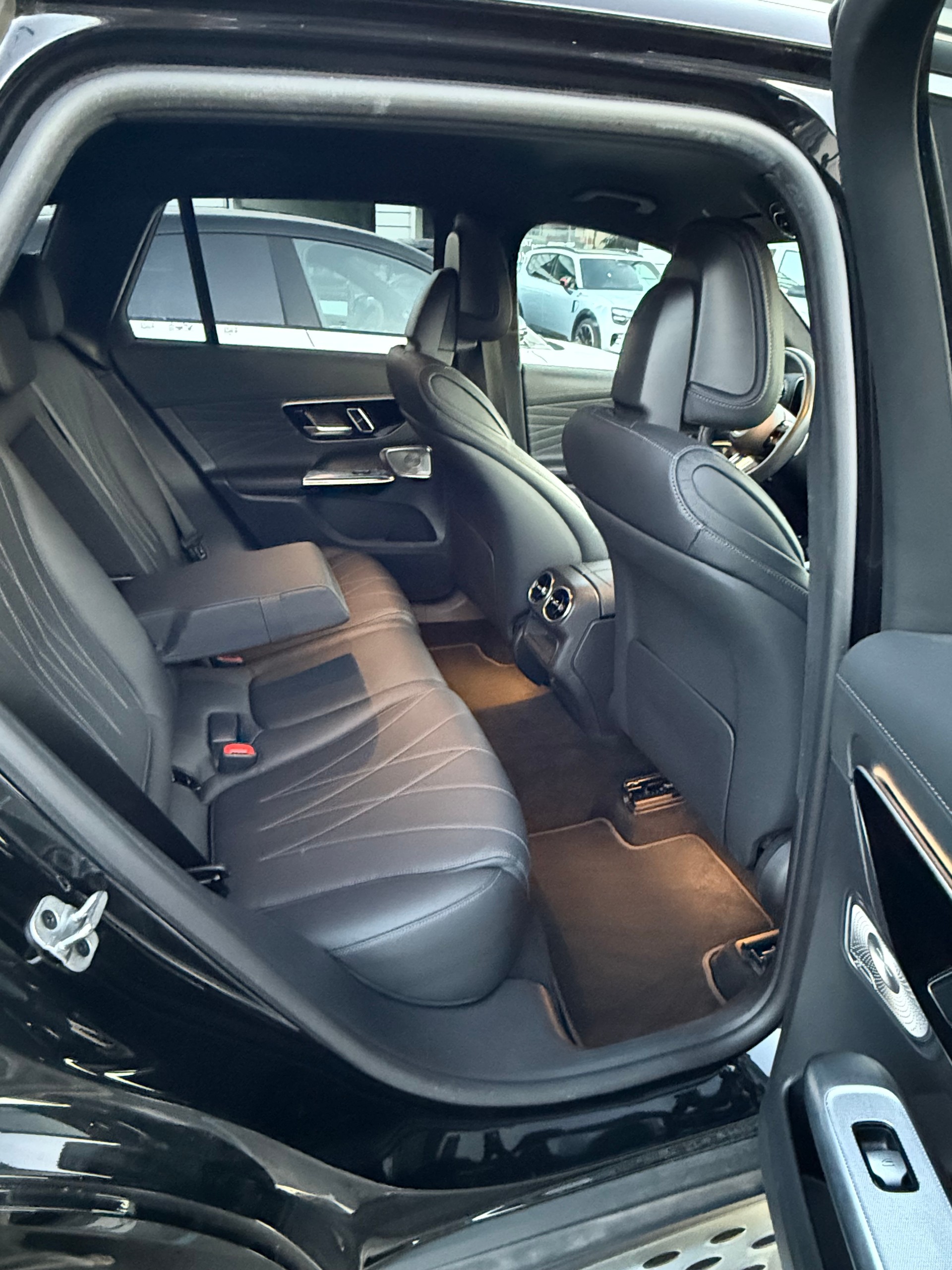 MERCEDES-BENZ GLC 300 AMG Line 4matic AMG Line Premium-image-3