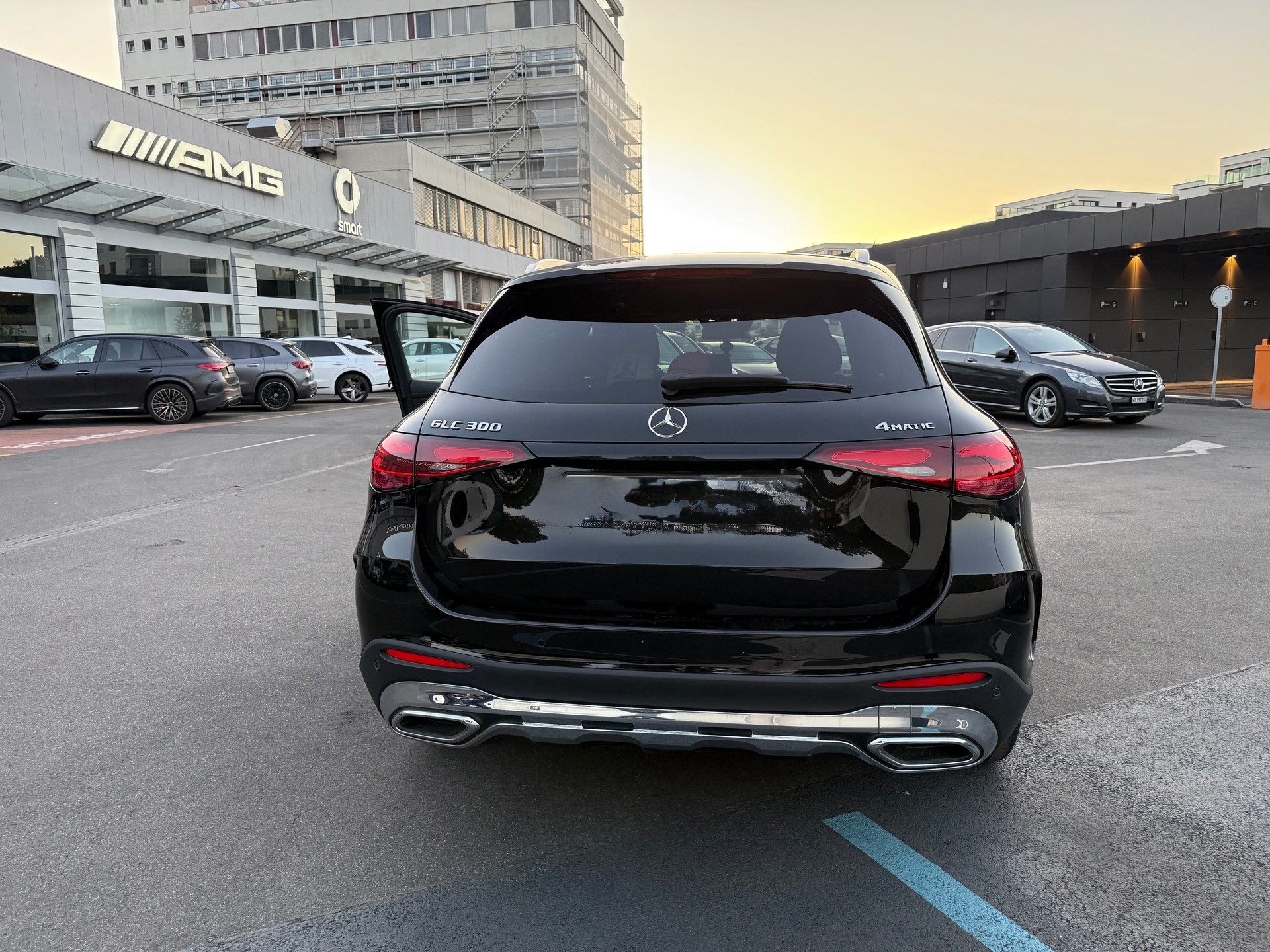 MERCEDES-BENZ GLC 300 AMG Line 4matic AMG Line Premium-image-5