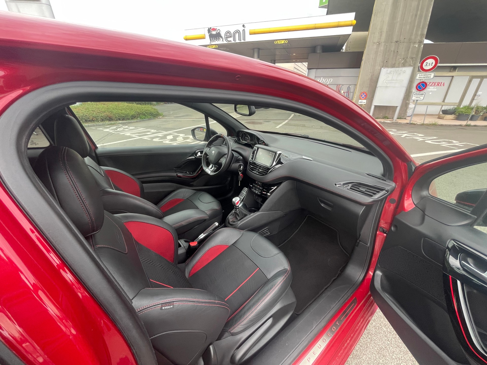 PEUGEOT 208 1.6 Turbo GTi Sport-image-6