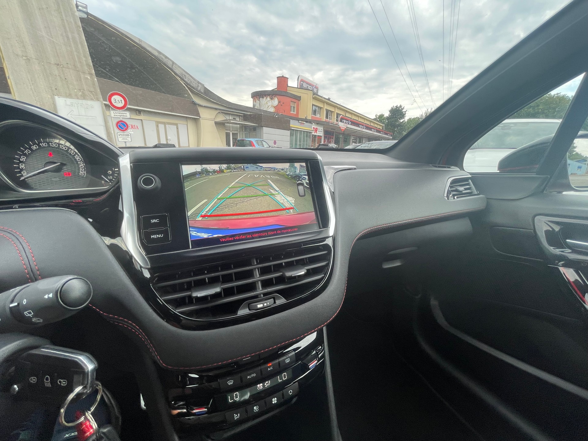 PEUGEOT 208 1.6 Turbo GTi Sport-image-11