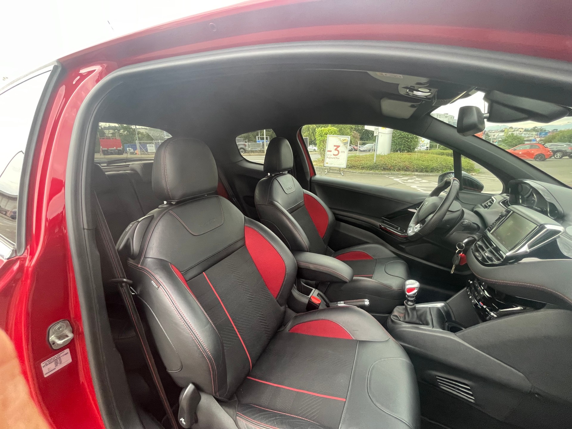 PEUGEOT 208 1.6 Turbo GTi Sport-image-7